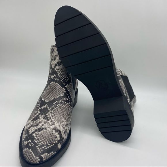 NWOT Treasure & Bond Gabriela Chelsea Boots (brand new) - Picture 6 of 7